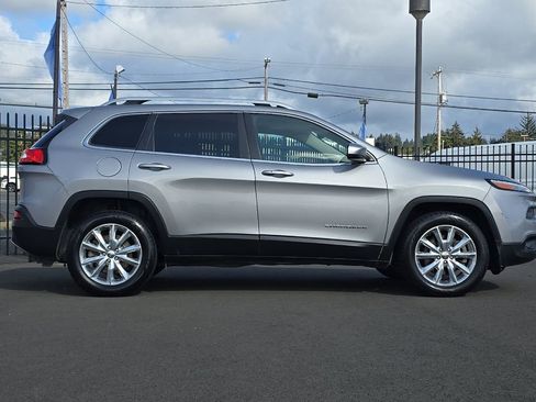 Used 2017 Jeep Cherokee Limited AWD/4WD image 2