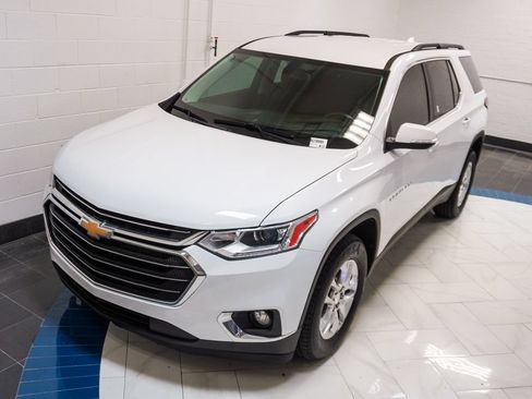 Used 2021 Chevrolet Traverse LT FWD image 40
