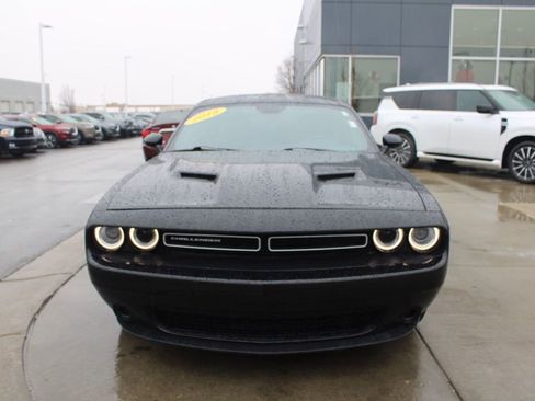 Used 2018 Dodge Challenger SXT image 2