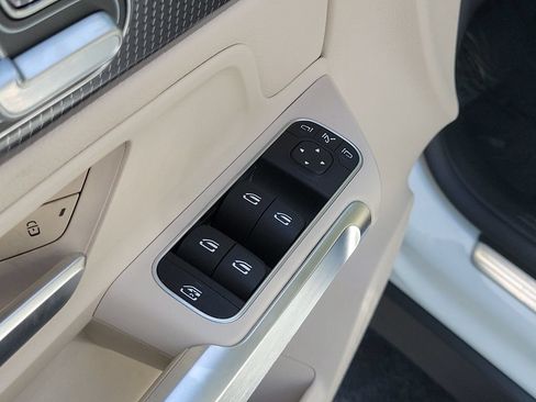 Used 2022 Mercedes-Benz GLB 250 image 18