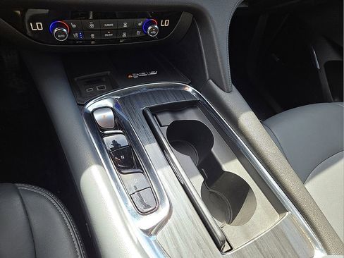 Used 2024 Buick Enclave Premium image 30