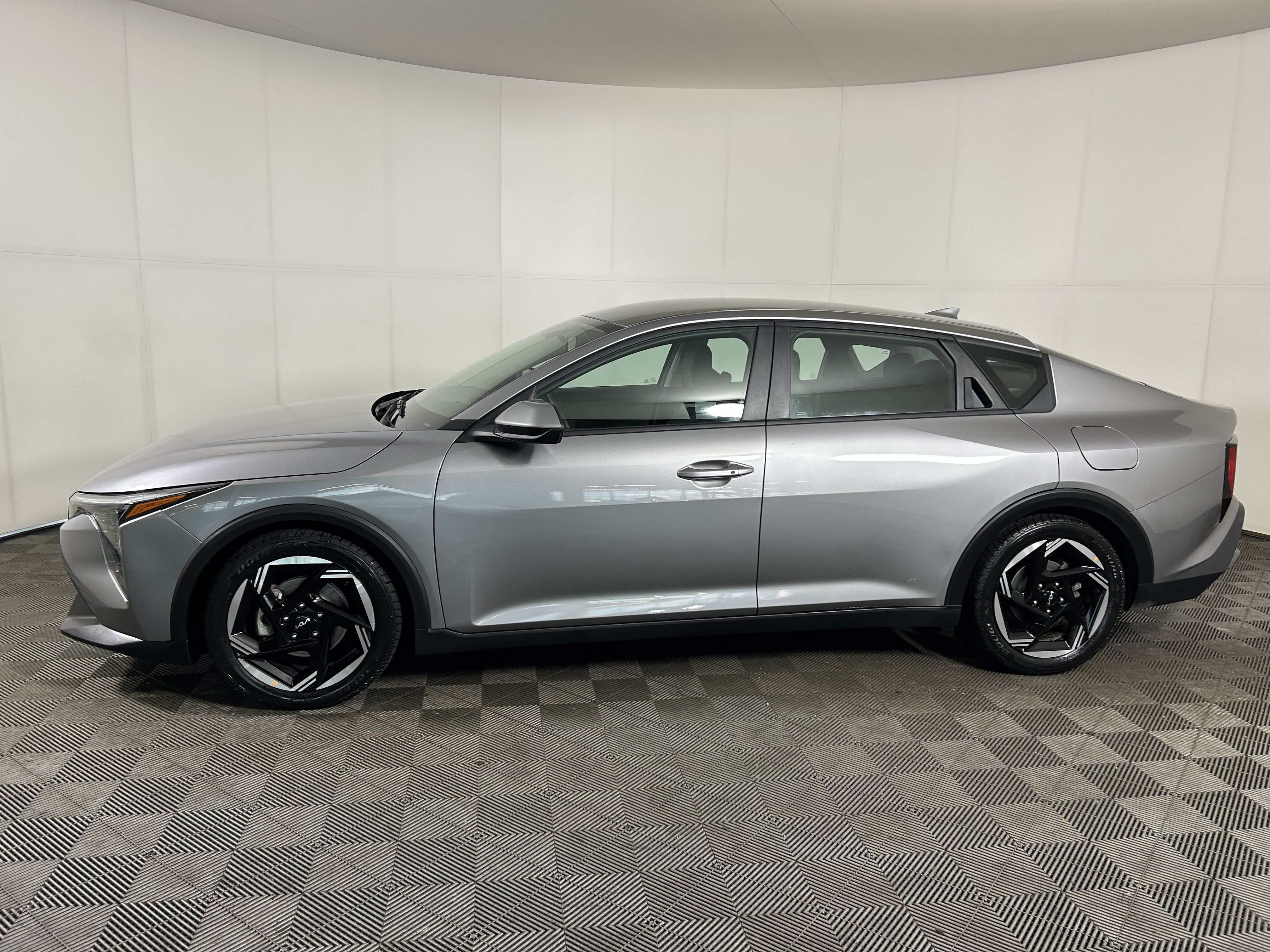 Used 2025 Kia K4 EX FWD image 2