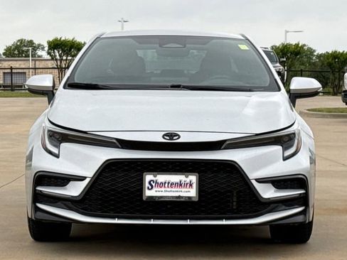 Used 2024 Toyota Corolla SE image 2