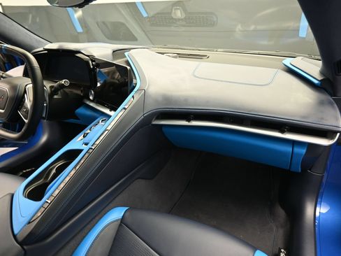Used 2022 Chevrolet Corvette Stingray Premium Cpe w/ Z51 Performance Package RWD image 18