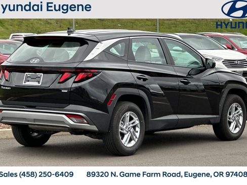 Used 2025 Hyundai Tucson SE image 3