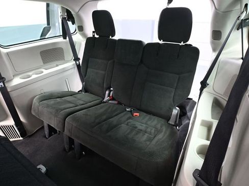 Used 2016 Dodge Grand Caravan American Value Package image 34