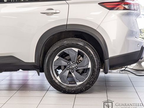 Used 2024 Nissan Rogue SV AWD/4WD image 8
