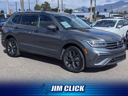 Used 2023 Volkswagen Tiguan SE image 1