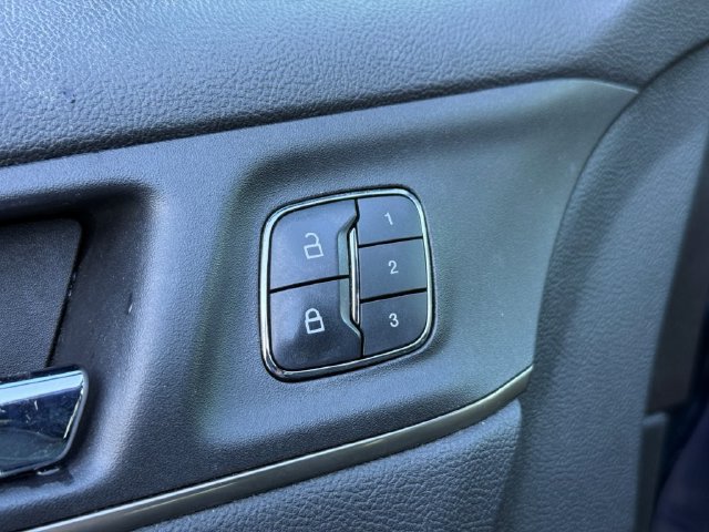 Used 2017 Lincoln MKC Select w/ Select Plus Package AWD/4WD image 9