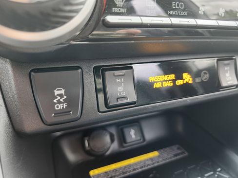 Used 2020 Toyota RAV4 XSE AWD/4WD image 9