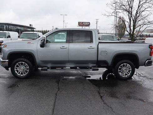 Used 2025 Chevrolet Silverado 2500 LTZ w/ LTZ Plus Package image 7