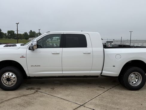 New 2026 RAM 3500 Laramie AWD/4WD image 5