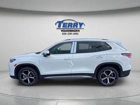 New 2025 Volkswagen Tiguan SE image 3