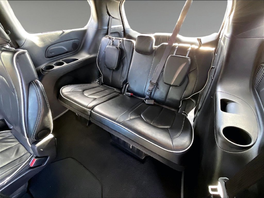 Used 2025 Chrysler Pacifica Limited FWD image 16