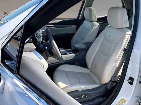 Used 2022 Cadillac XT5 Premium Luxury w/ Technology Package FWD image 27