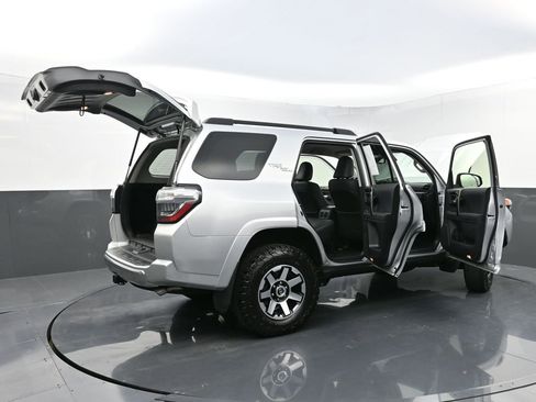 Used 2022 Toyota 4Runner TRD Off-Road Premium AWD/4WD image 37