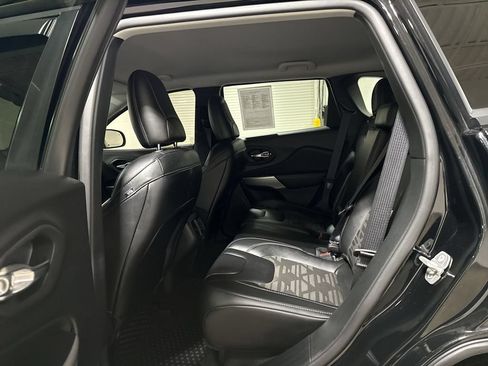 Used 2022 Jeep Cherokee Latitude AWD/4WD image 22