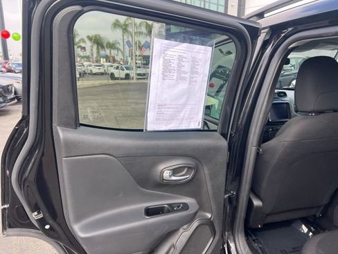 Used 2022 Jeep Renegade Latitude image 17