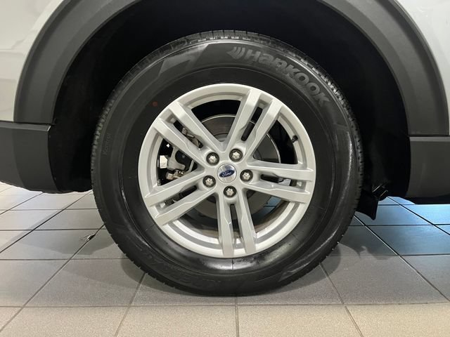 Used 2024 Ford Explorer XLT RWD image 9