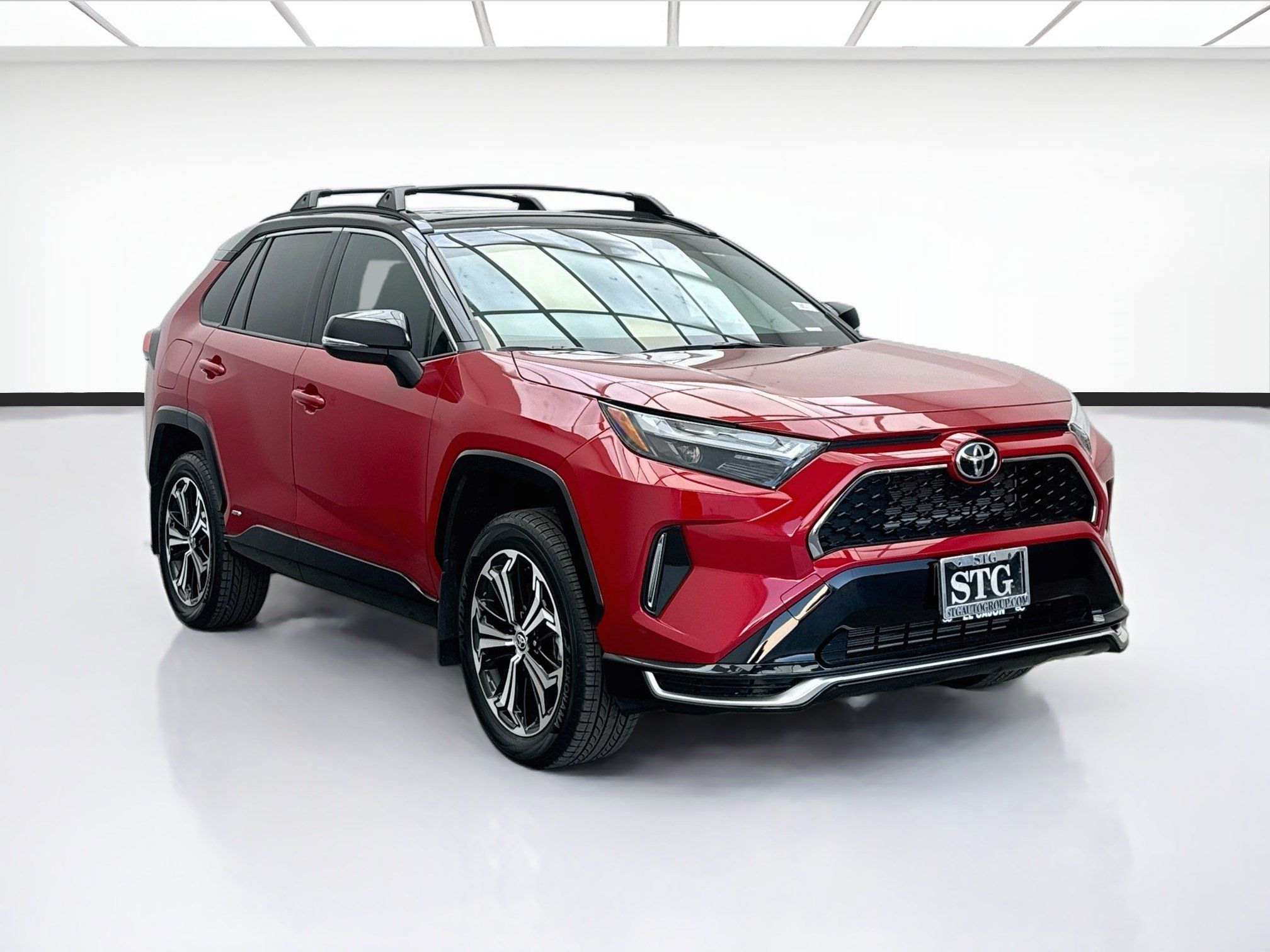 Used 2025 Toyota RAV4 XSE AWD/4WD image 3