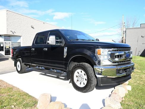 Used 2021 Ford F250 XLT w/ Camper Package image 3