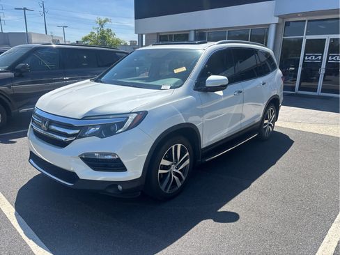 Used 2017 Honda Pilot Elite image 2