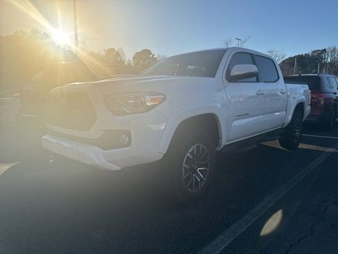 Used 2022 Toyota Tacoma TRD Sport image 11