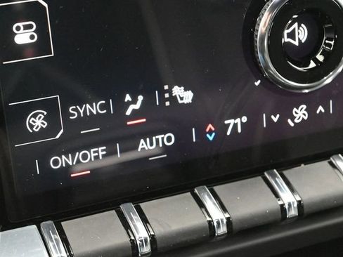 Used 2025 GMC Yukon XL Elevation image 27