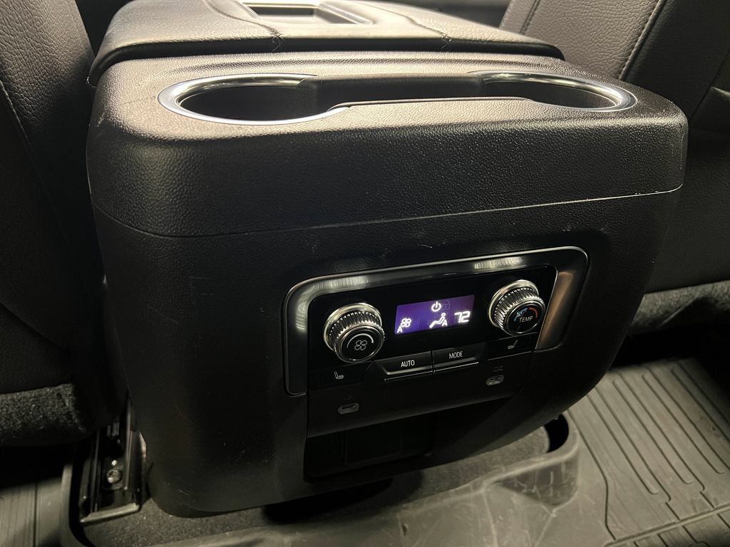 Used 2021 GMC Yukon Denali w/ Denali Premium Package AWD/4WD image 28