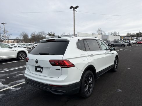 Certified 2022 Volkswagen Tiguan SE w/ Panoramic Sunroof Package image 6