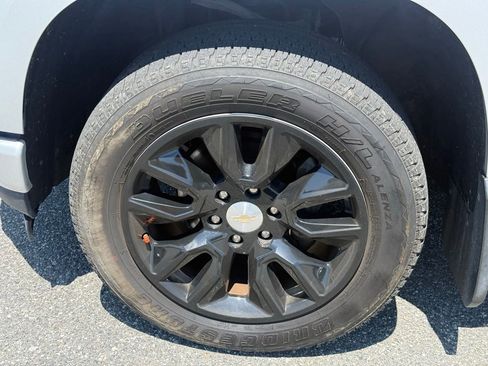 Used 2020 Chevrolet Silverado 1500 Custom w/ Custom Value Package AWD/4WD image 11