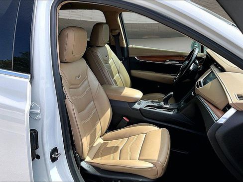 Used 2019 Cadillac XT5 Platinum AWD/4WD image 6