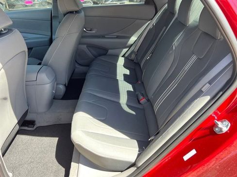 Used 2025 Hyundai Elantra Sport image 13