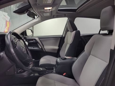 Used 2017 Toyota RAV4 XLE AWD/4WD image 16