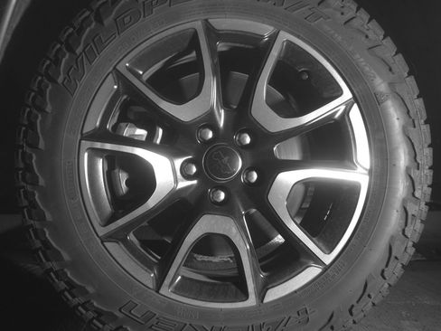 Used 2025 Jeep Compass Trailhawk image 12