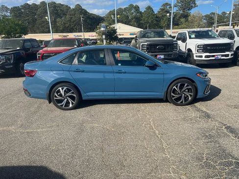 Used 2025 Volkswagen Jetta SEL image 4