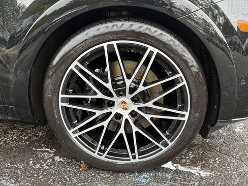 Used 2025 Porsche Cayenne GTS image 14