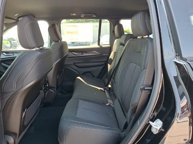 New 2026 Jeep Grand Cherokee Laredo w/ MOPAR Finishing Package AWD/4WD image 7