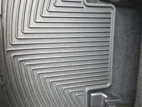 Used 2017 Toyota Tacoma TRD Sport w/ Tow Package (A/T) image 31