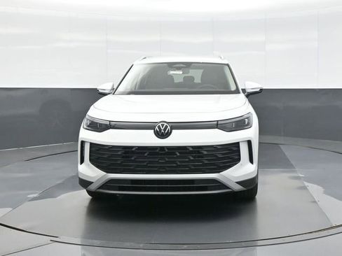 New 2026 Volkswagen Tiguan SE FWD image 2