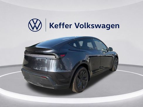 Used 2026 Tesla Model Y Long Range AWD/4WD image 5
