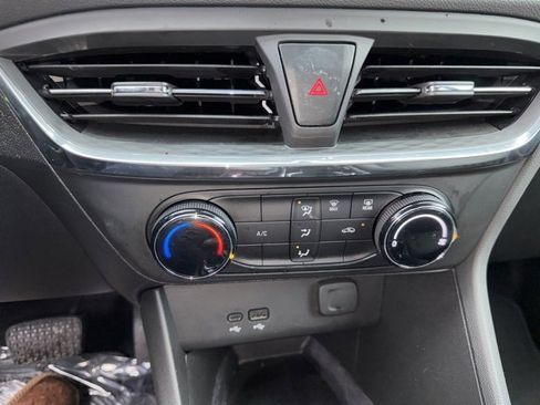 Used 2025 Buick Encore GX Preferred image 37