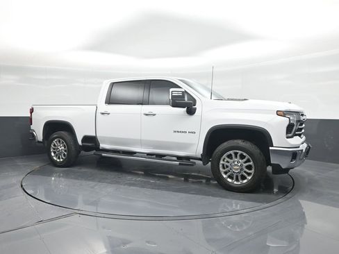 Used 2025 Chevrolet Silverado 3500 LTZ w/ LTZ Convenience Package image 11