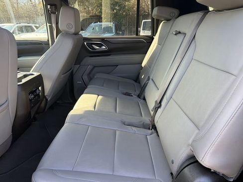 Used 2024 Chevrolet Suburban LT image 10