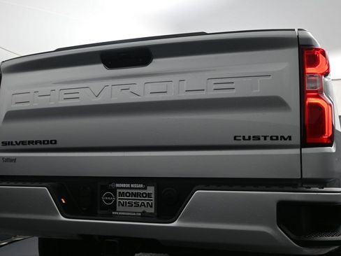 Used 2021 Chevrolet Silverado 1500 Custom image 11