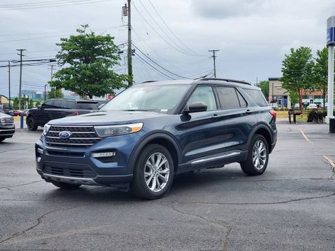 Used 2023 Ford Explorer XLT w/ Equipment Group 202A AWD/4WD image 37