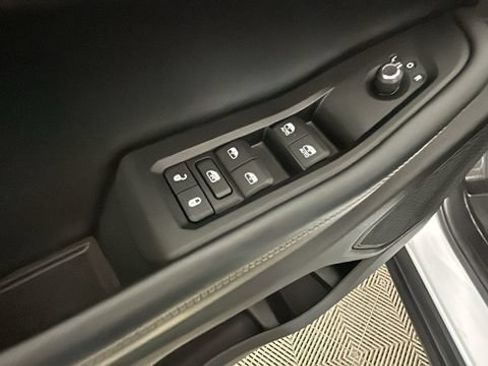 Used 2023 Jeep Grand Cherokee L Laredo w/ Luxury Tech Group I AWD/4WD image 10