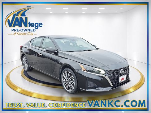 Used 2023 Nissan Altima 2.5 SL image 3