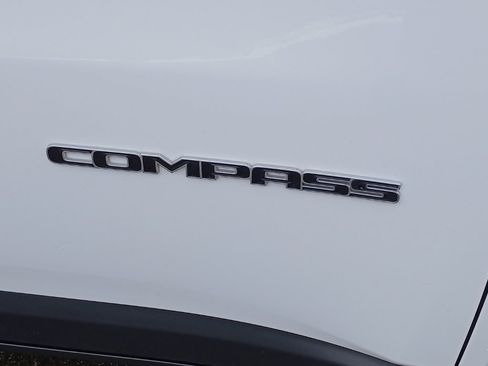 Used 2023 Jeep Compass Latitude image 28