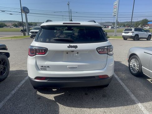 Used 2025 Jeep Compass Latitude w/ Altitude Special Edition AWD/4WD image 10